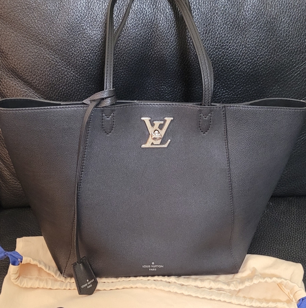 LOUIS VUITTON Lockme Cabas Shopper